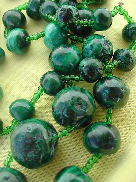 File:Malachite bead necklace.jpg