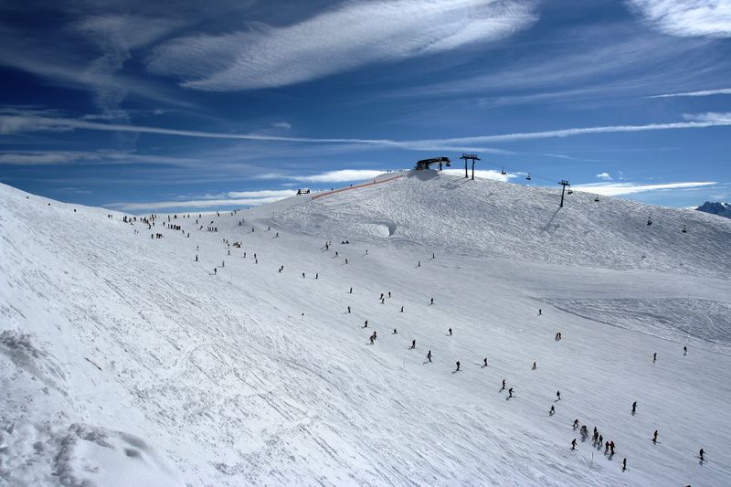 File:Rastkogel ski slope.jpg