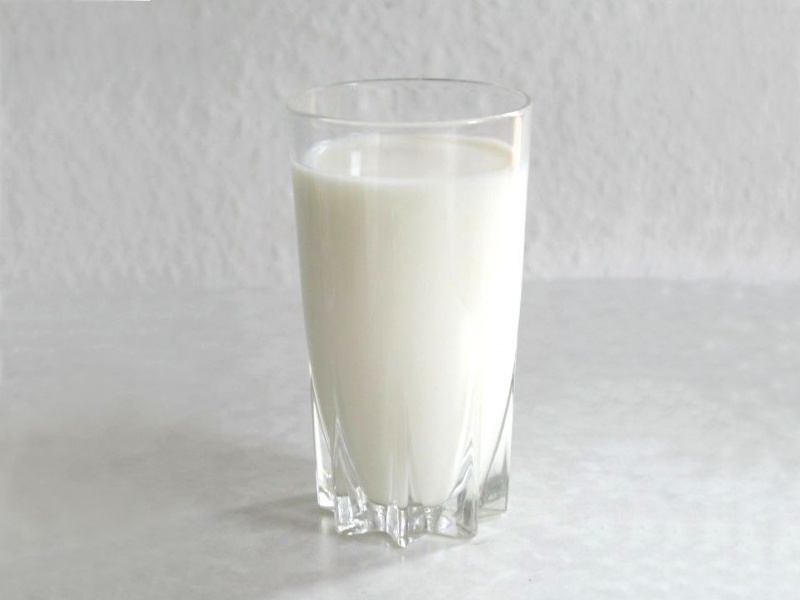File:Milk glass1.jpg